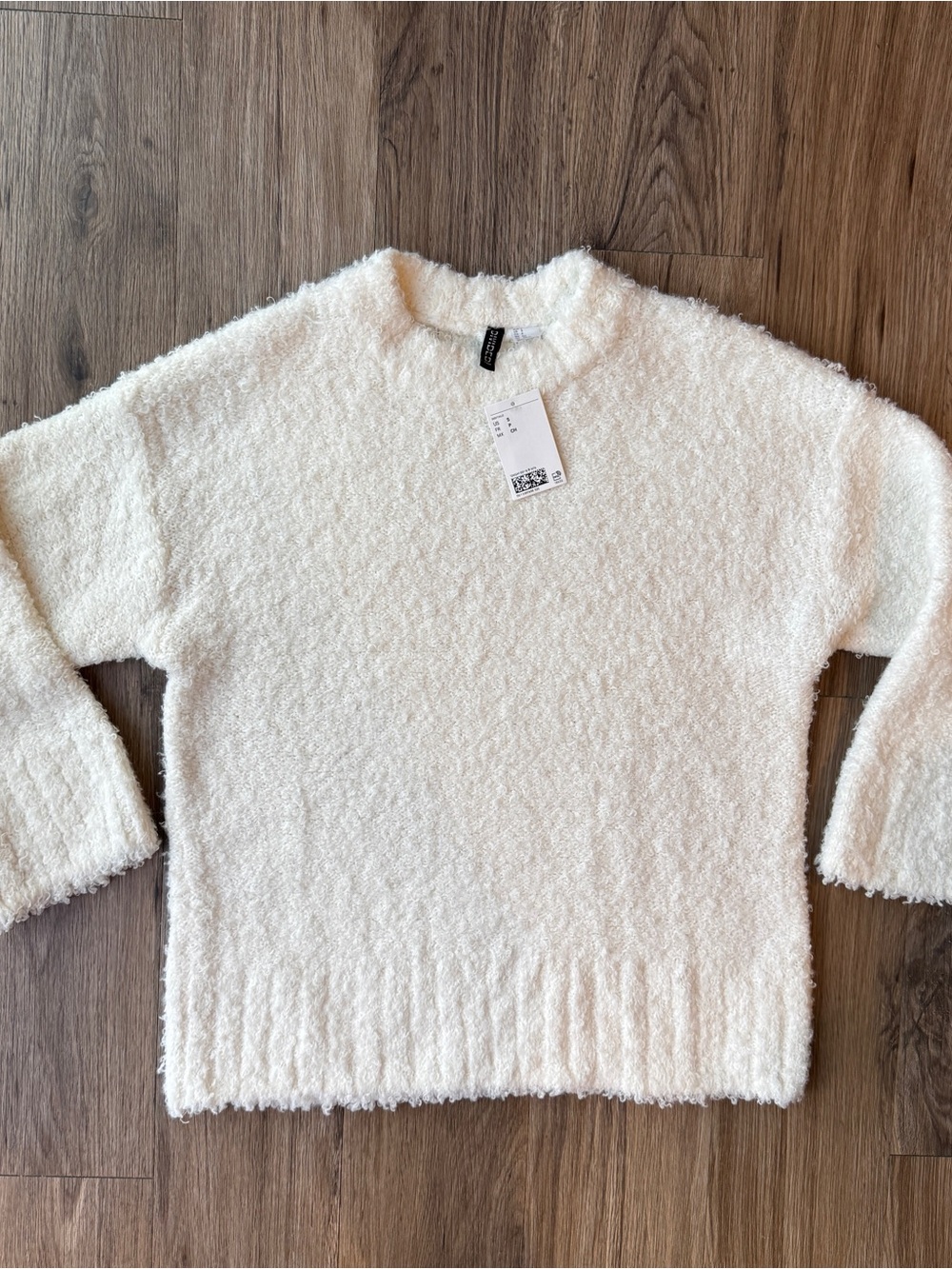 NWT Size S H&M Women’s Fuzzy Bouclé Oversized Long Knit Sweater White